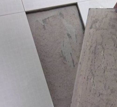 天柱瓷砖空鼓维修公司分享瓷砖铺贴时如果打浆（即涂抹在瓷砖背面和基层上的砂浆或瓷砖胶）过少，会带来以下问题